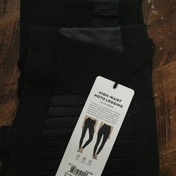 Alo Yoga High Waisted Moto Leggings New with tags - Picture 8 of 8